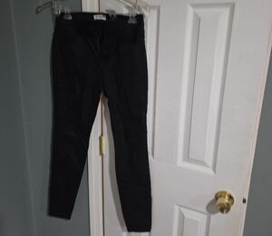 Kensie Black Coated Slim Denim Pants. Size 2/26.